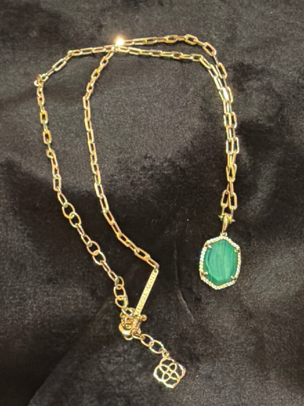 KENDRA SCOTT emerald tone necklace—great condition